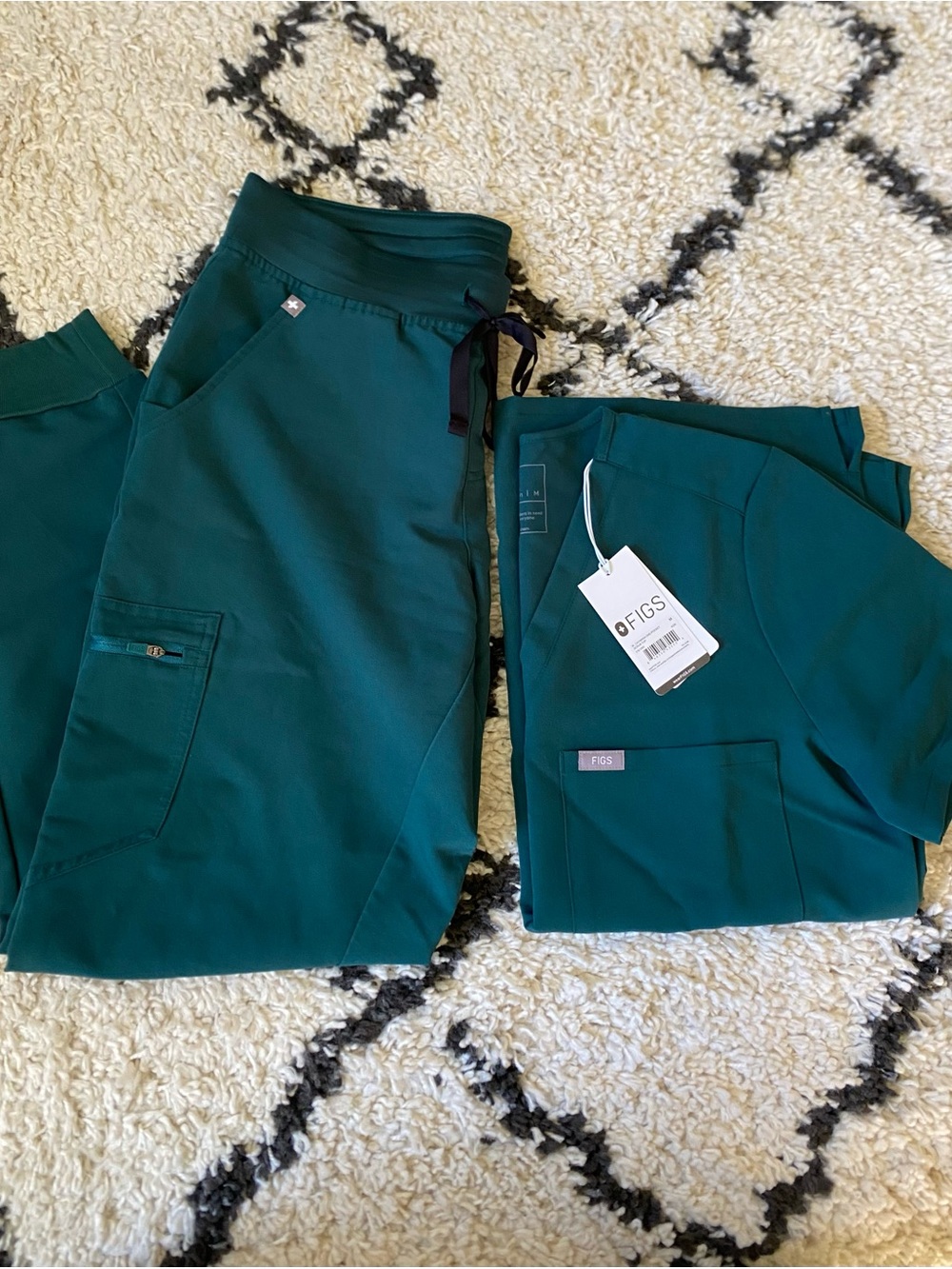 Figs Zamora scrub joggers and top - women’s M forest green